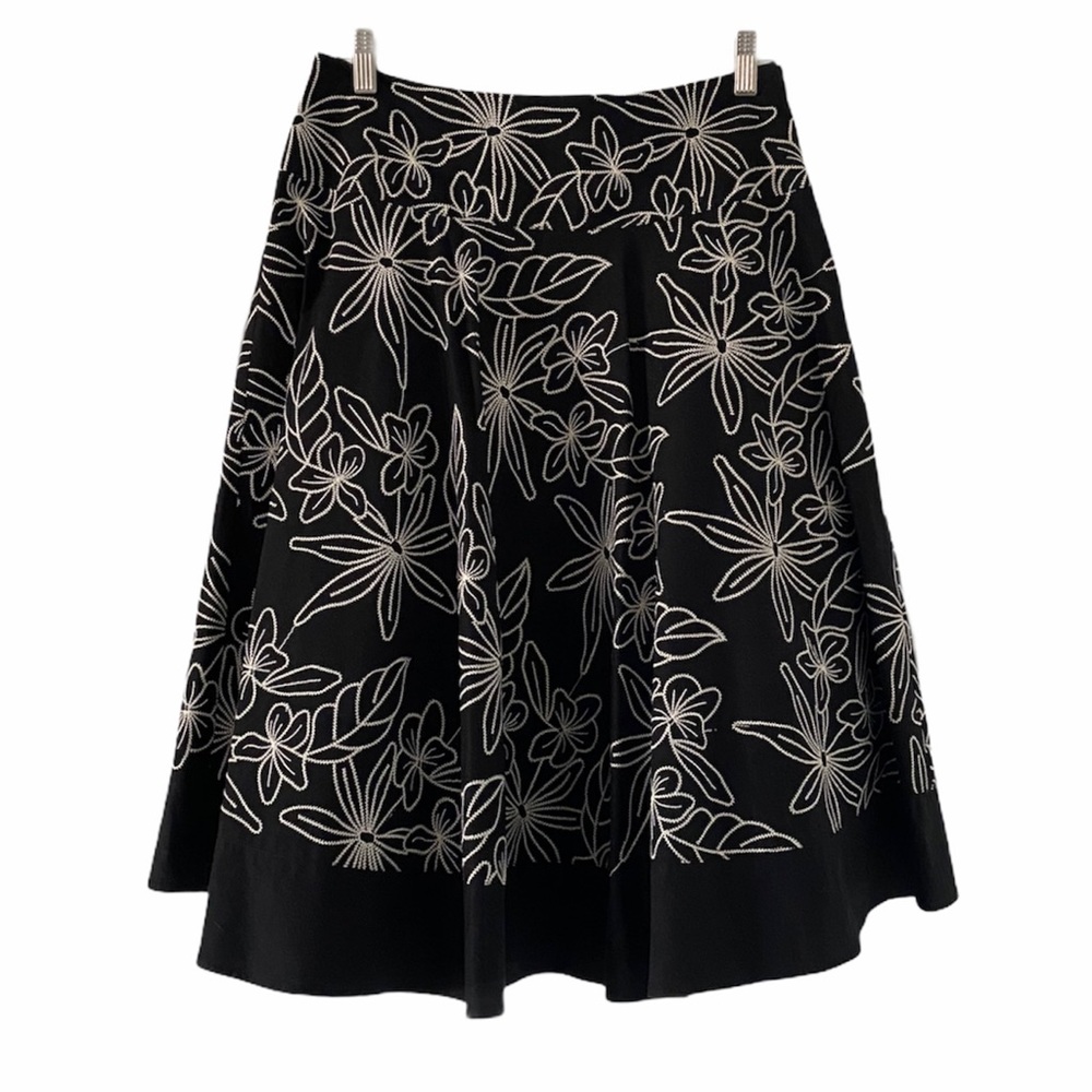 WHITE HOUSE BLACK MARKET Floral Embroidered Skirt